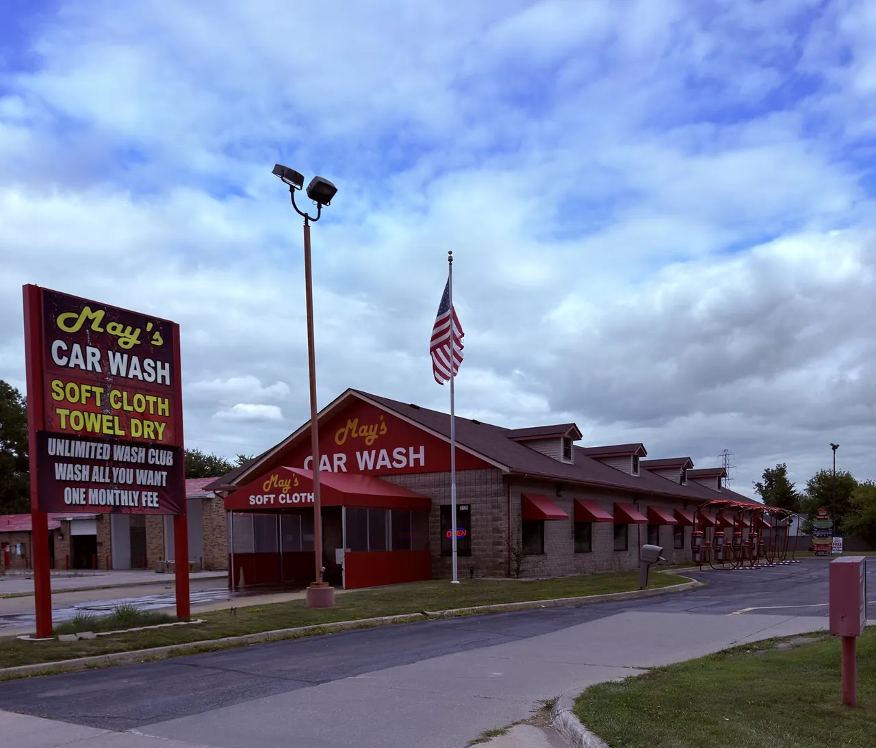 May’s Car Wash in Marysville